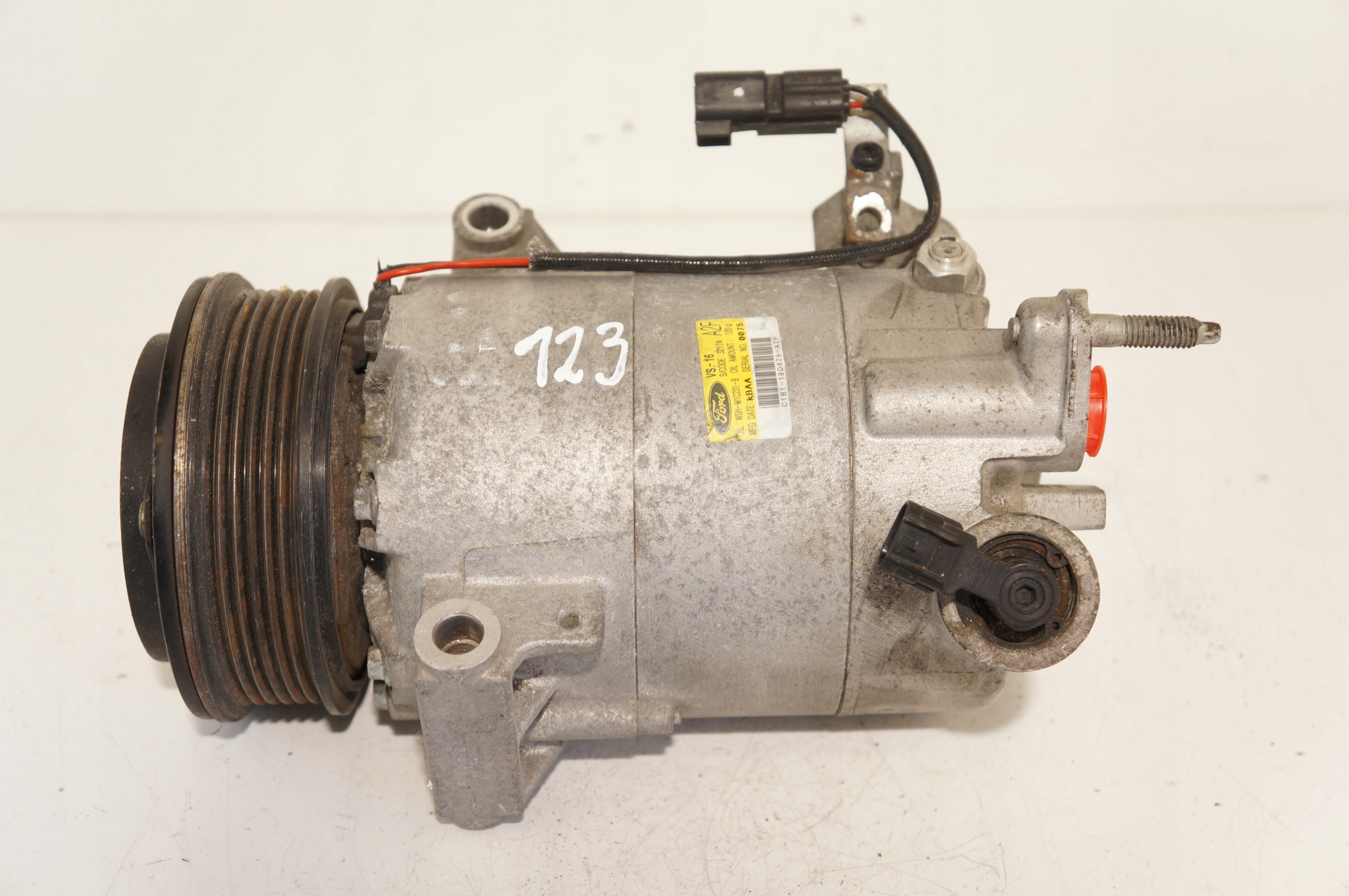 KOMPRESOR KLIMATYZACJI FORD FIESTA B-MAX 1.0 C1B1-19D629-A2F