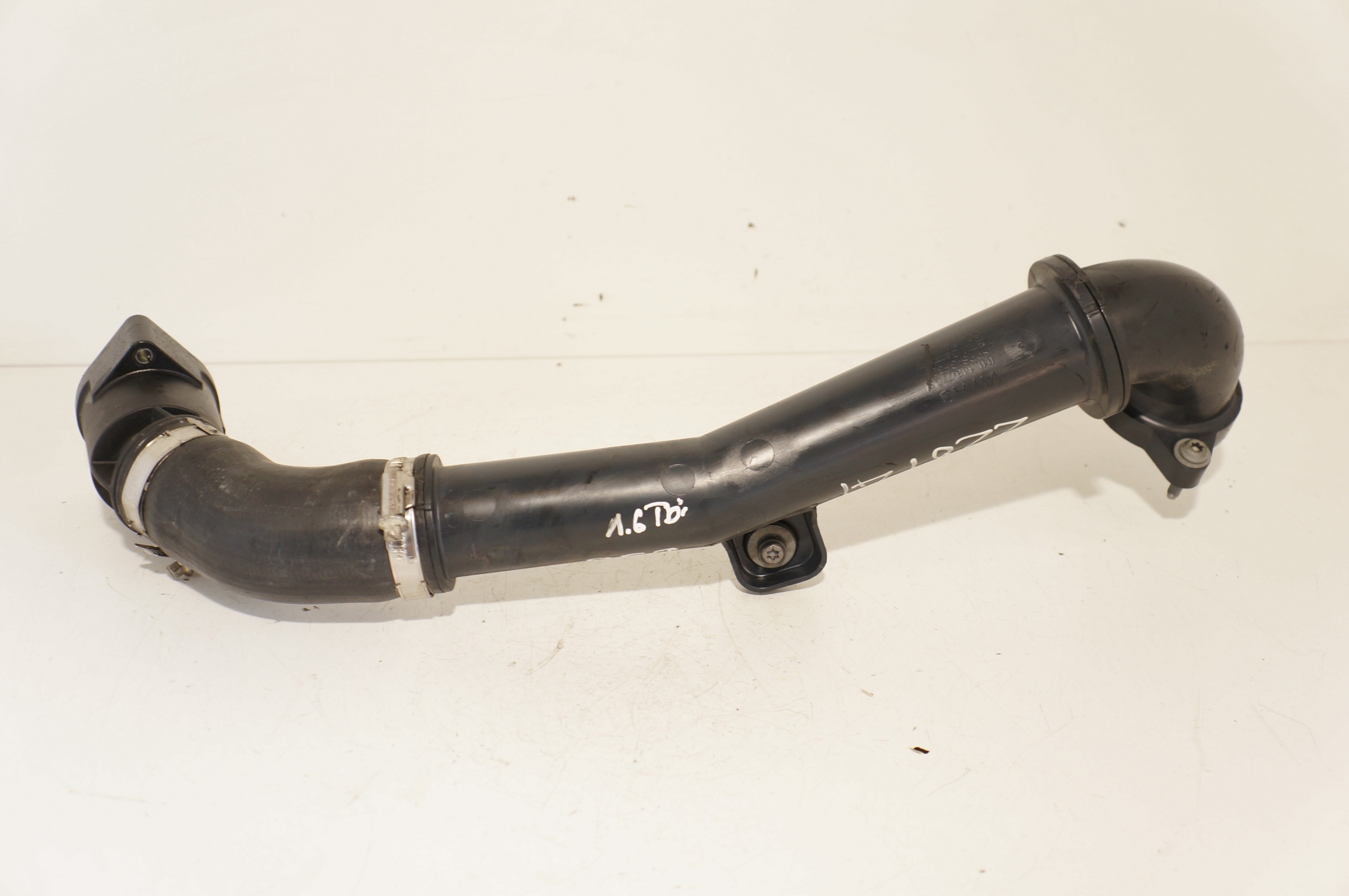 RURA WĄŻ PRZEWÓD INTERCOOLERA VW GOLF PASSAT 1,6 2,0 TDI CRL CLH 04L145770S