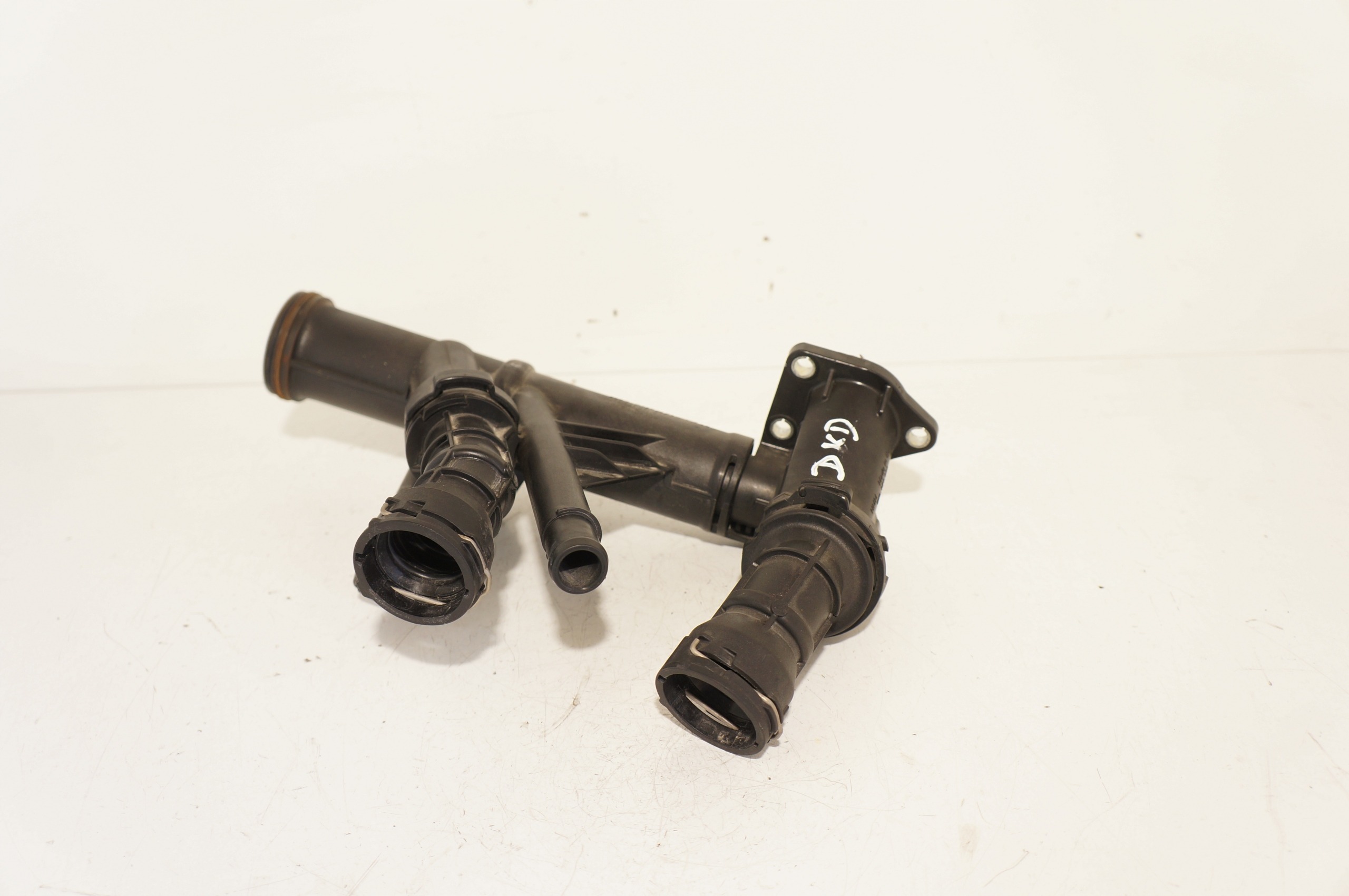 OBUDOWA TERMOSTATU VW GOLF PASSAT 1,6 2,0 TDI 04L121026AE