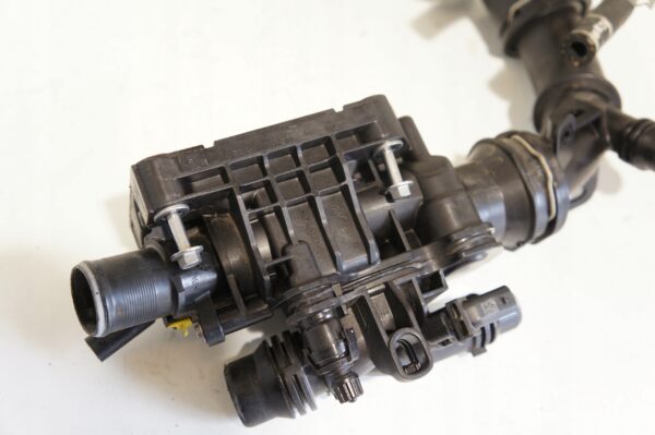 OBUDOWA TERMOSTATU CITROEN C3 RIFTER PARTNER 1,5 E-HDI YH01 9812113780