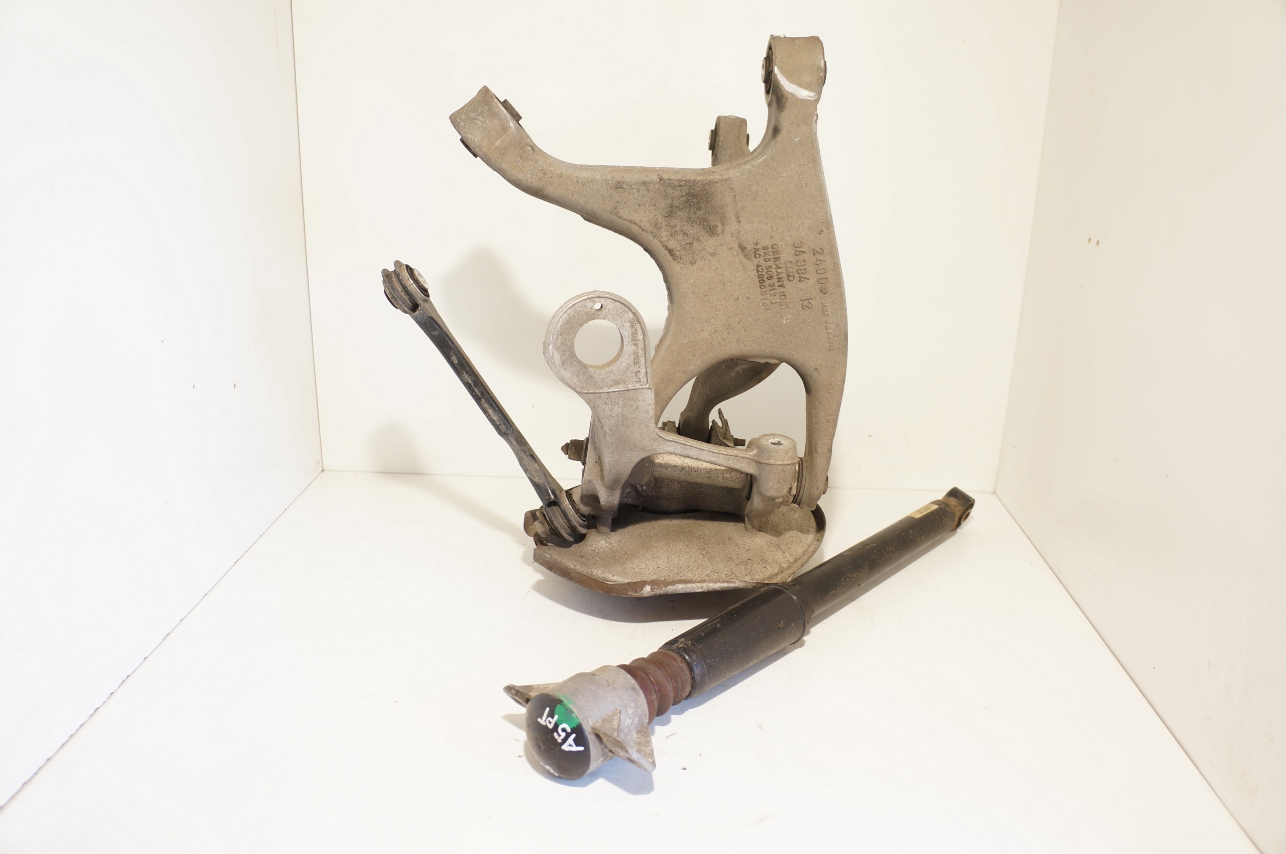 ZWROTNICA PRAWY TYŁ A4 B9 A5 2,0TDI 8K0505312J 8K0505436AB