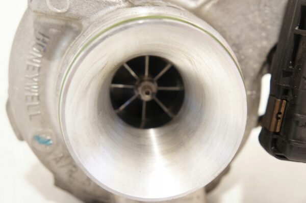 TURBOSPRĘŻARKA TURBO BMW 1 2 3 4 5 X3 X4 2.0D 8570081