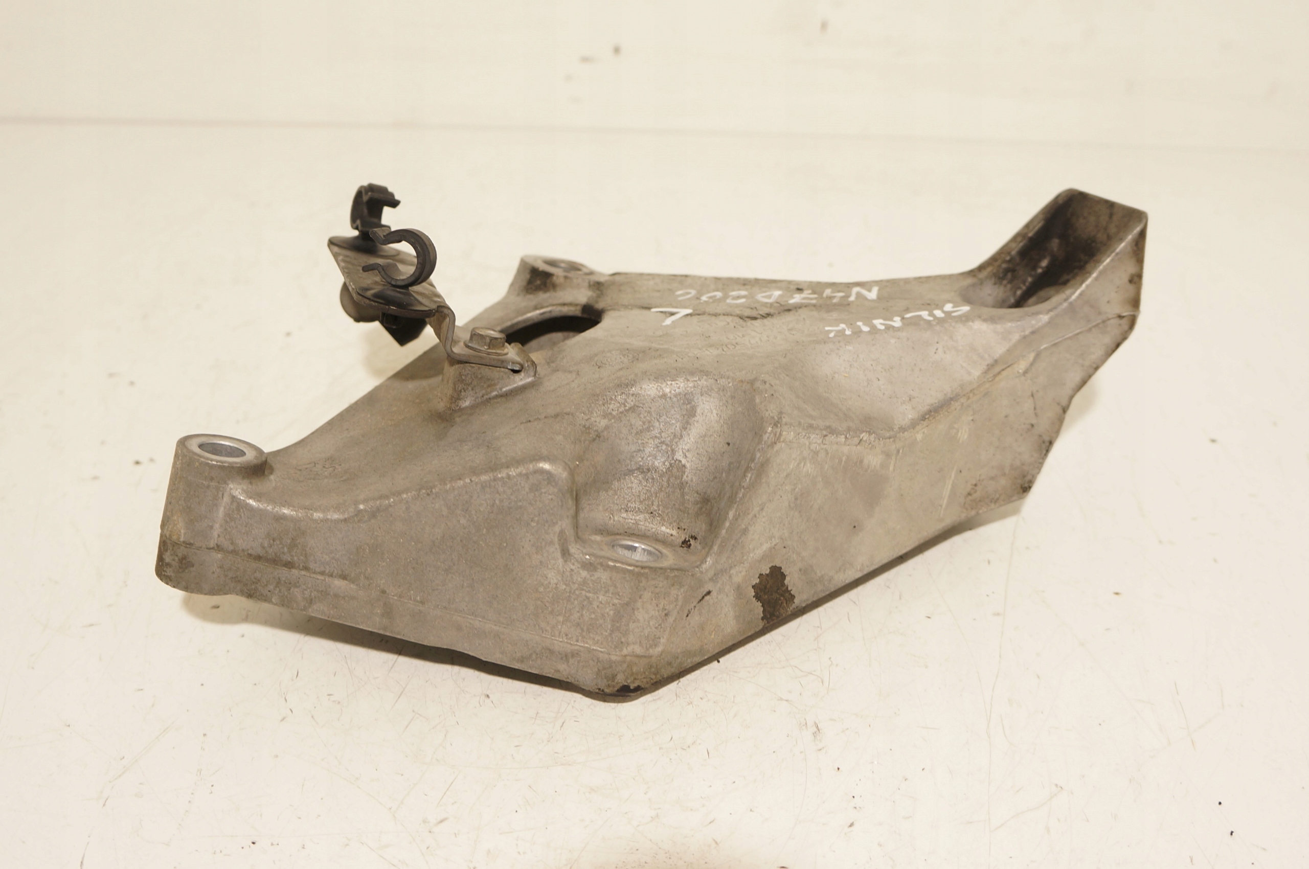 ŁAPA SILNIKA WSPORNIK BMW 1 E87 3 E90 2,0D N47D20C 6775041