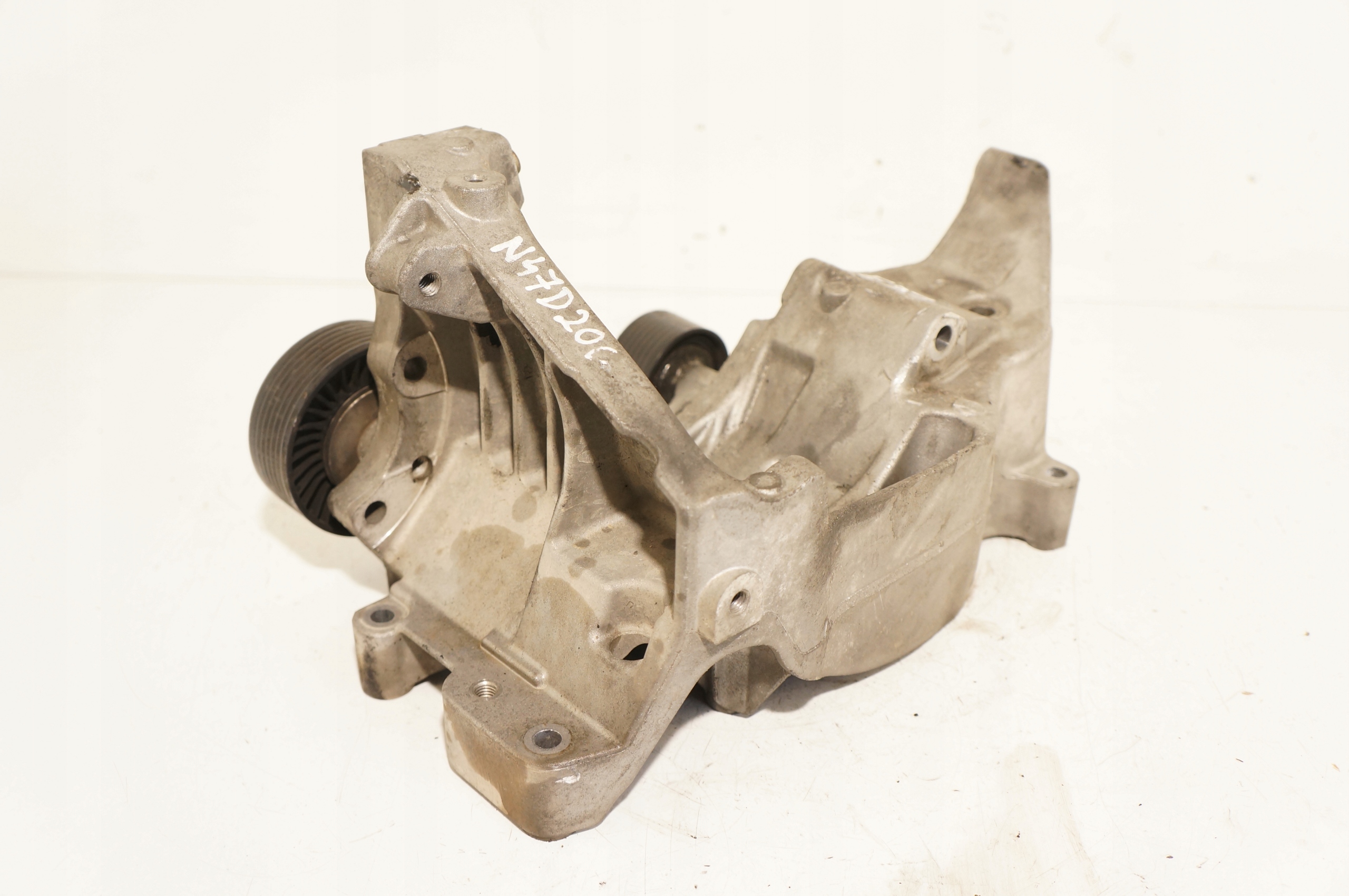 ŁAPA PODSTAWA ALTERNATORA WSPORNIK BMW 1 E87 3 E90 2,0D N47D20C 7802639