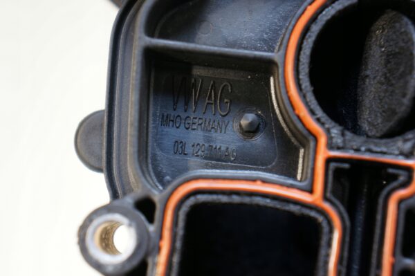 KOLEKTOR SSĄCY KLAPY VW GOLF VI A4 B8 PASSAT B7 2,0 TDI CAG 03L129711AG