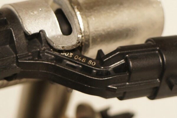 LISTWA WTRYSKOWA PEUGEOT 308 CITROEN C3 1,2THP 9830132980 9830304880