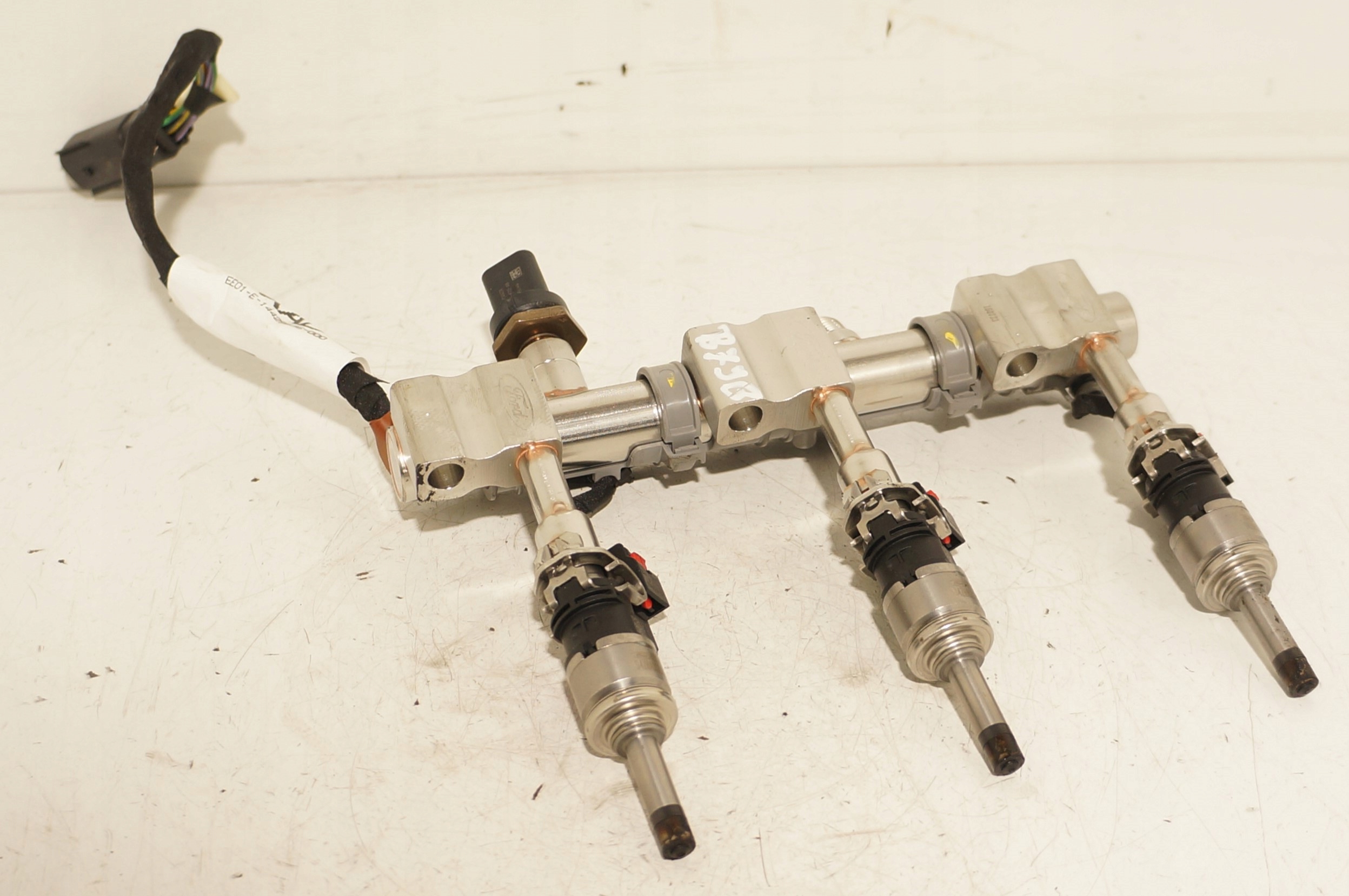 17030404394-6969297bd7f54 LISTWA WTRYSKOWA FIESTA MK8 1,0 ECO H6BQ-9D280-AB