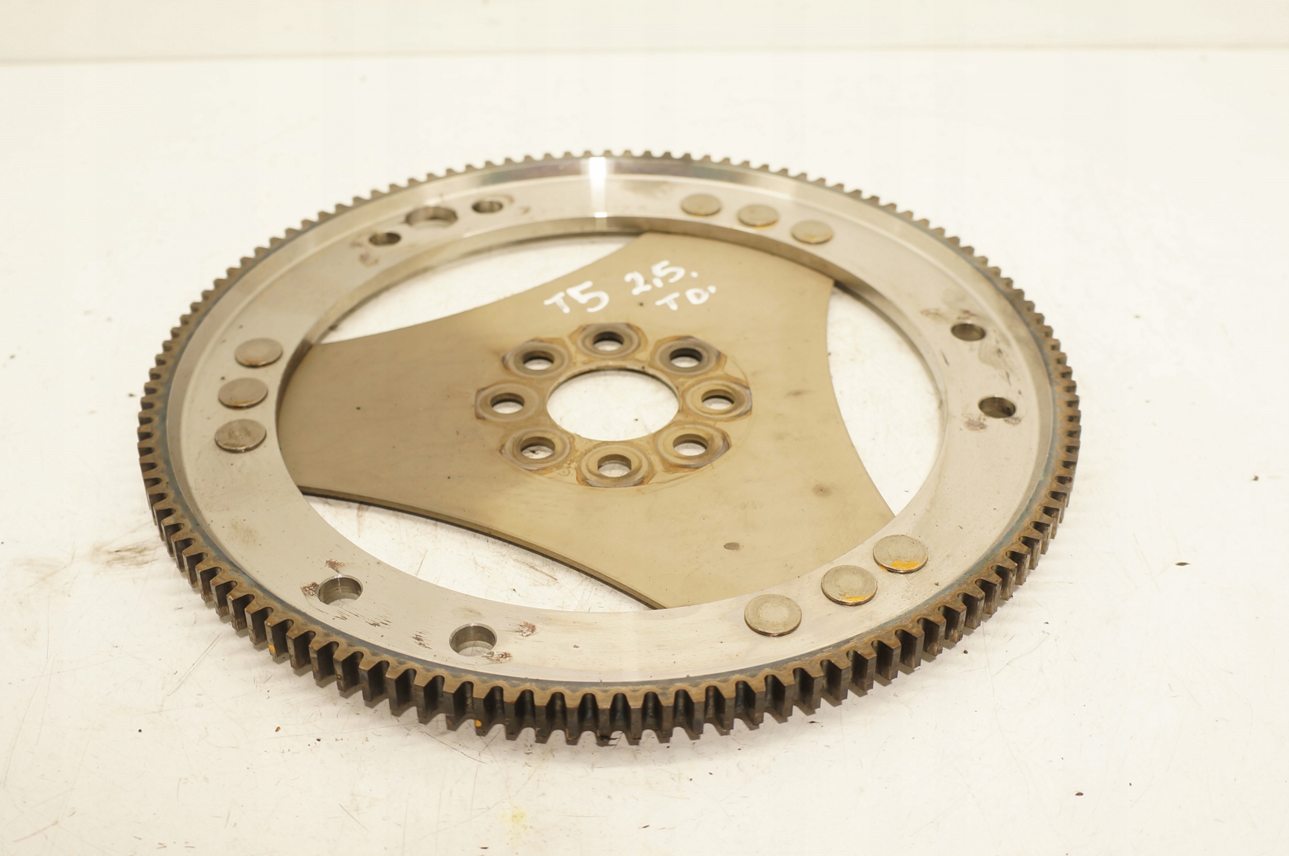 KOŁO ZAMACHOWE VOLKSWAGEN TUAREG 2.5TDI BAC BPE 070105323A