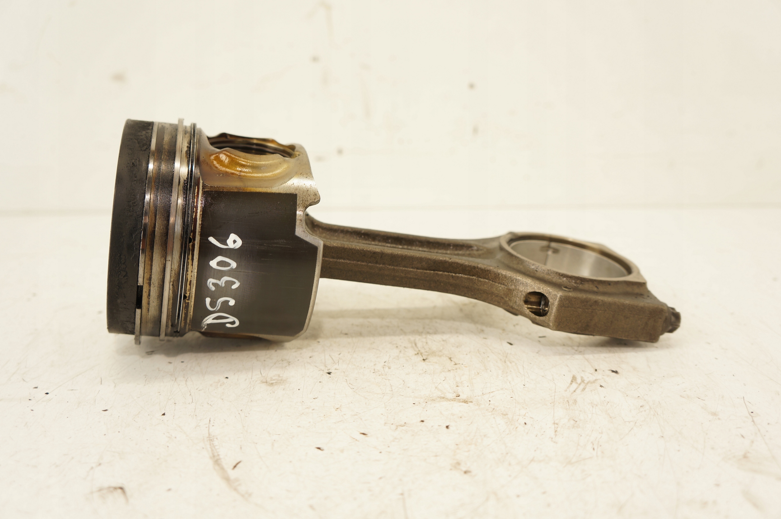 TŁOK Z KORBOWODEM BMW 3 E90 X5 E70 3.0 D 7805329