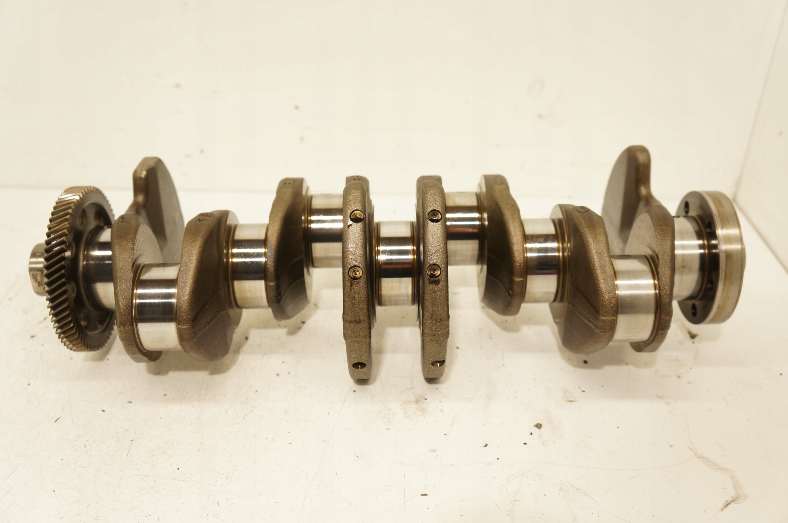 WAŁ KORBOWY GOLF A4 B8 PASSAT 2.0TDI CAG 38AA