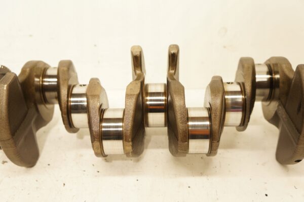 WAŁ KORBOWY GOLF A4 B8 PASSAT 2.0TDI CAG 38AA