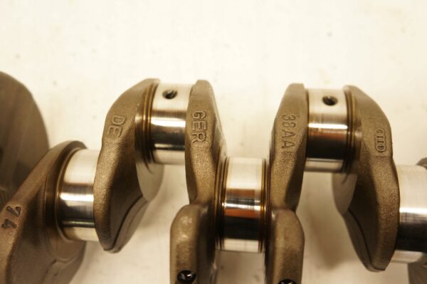 WAŁ KORBOWY GOLF A4 B8 PASSAT 2.0TDI CAG 38AA