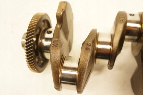 WAŁ KORBOWY GOLF A4 B8 PASSAT 2.0TDI CAG 38AA