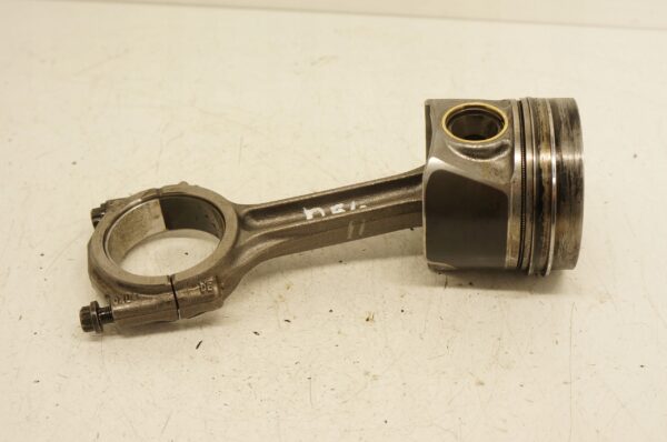 TŁOK Z KORBOWODEM VW GOLF VII TIGUAN A3 PASSAT 2.0 TDI DFG 04LA 04LAM