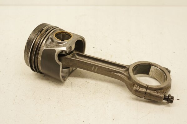 TŁOK Z KORBOWODEM VW GOLF VII TIGUAN A3 PASSAT 2.0 TDI DFG 04LA 04LAM