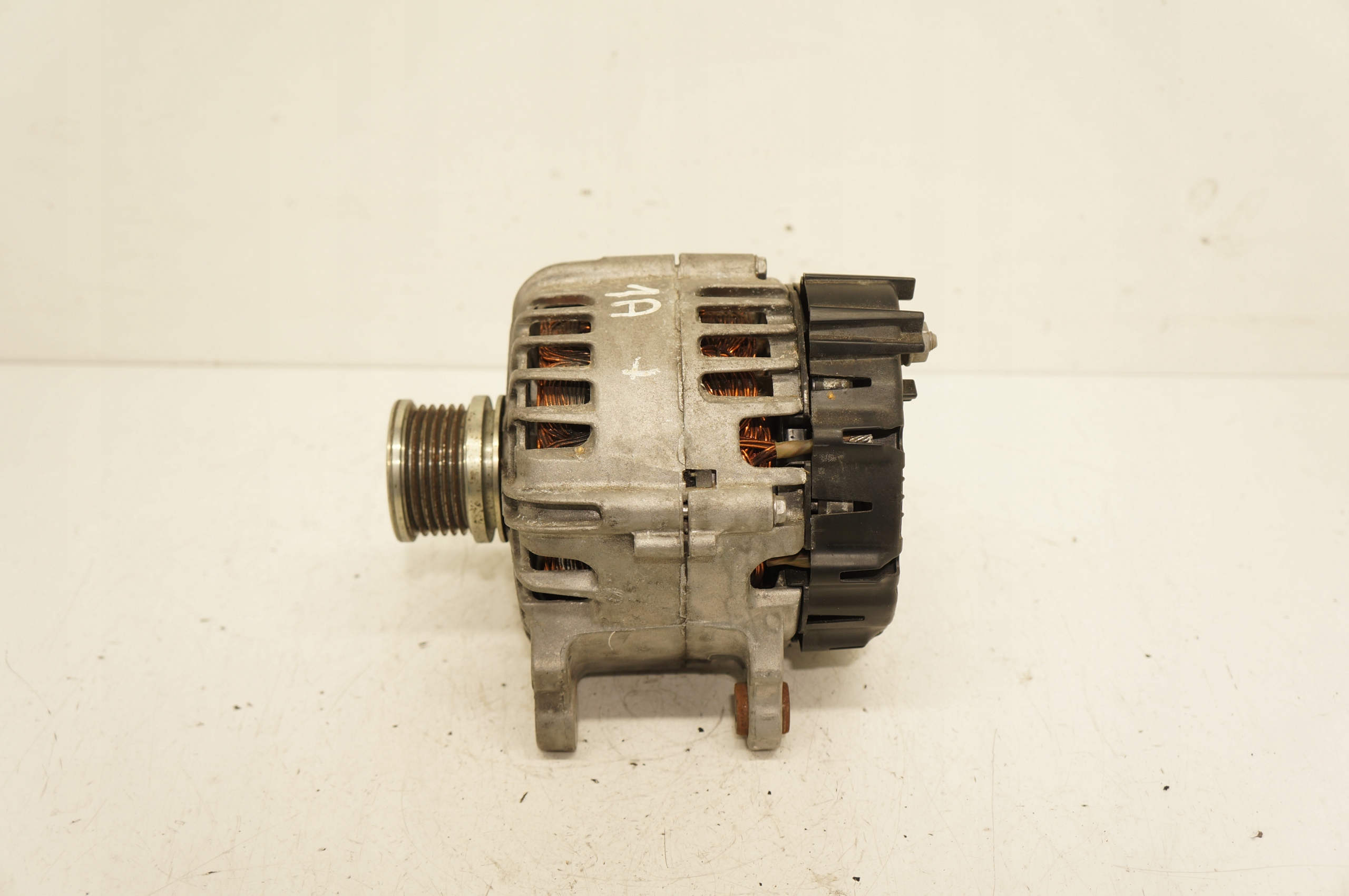 ALTERNATOR GOLF PASSAT A4 B8 PASSAT 2.0TDI 04L903027