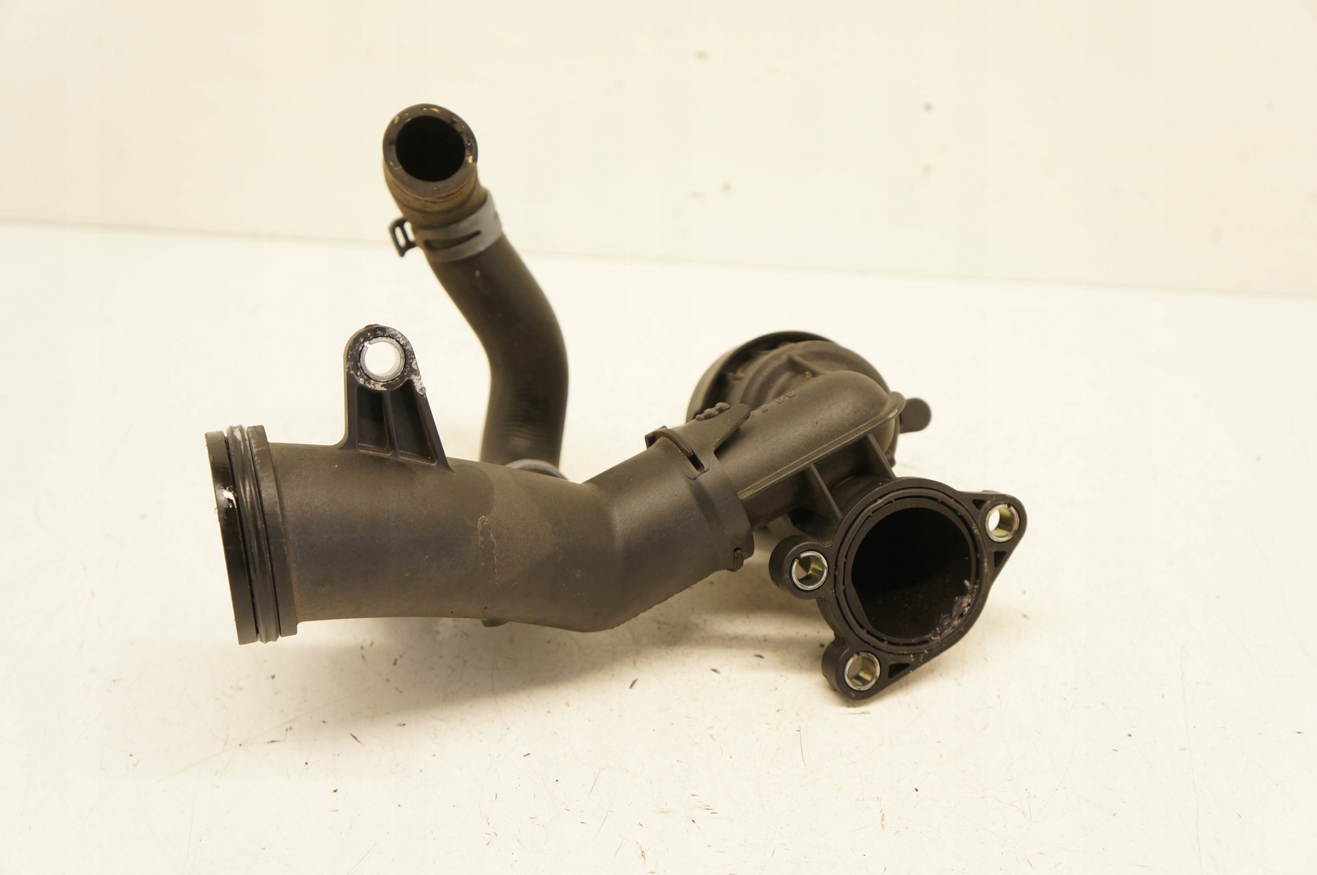 OBUDOWA TERMOSTATU VW POLO SKODA FABIA SEAT IBIZA 1.4 TDI 04B121111C