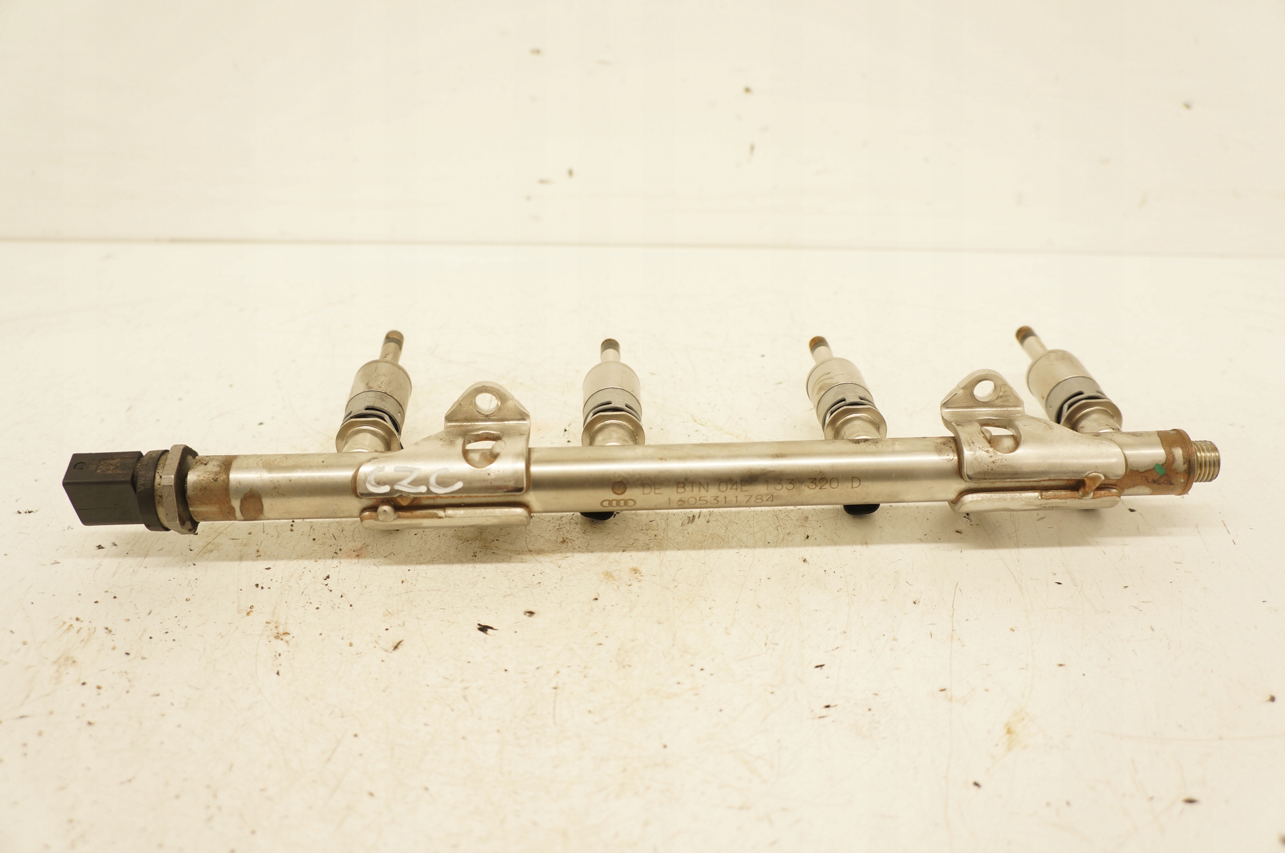 LISTWA WTRYSKOWA AUDI VW A3 GOLF 1.4TSI 04E133320D