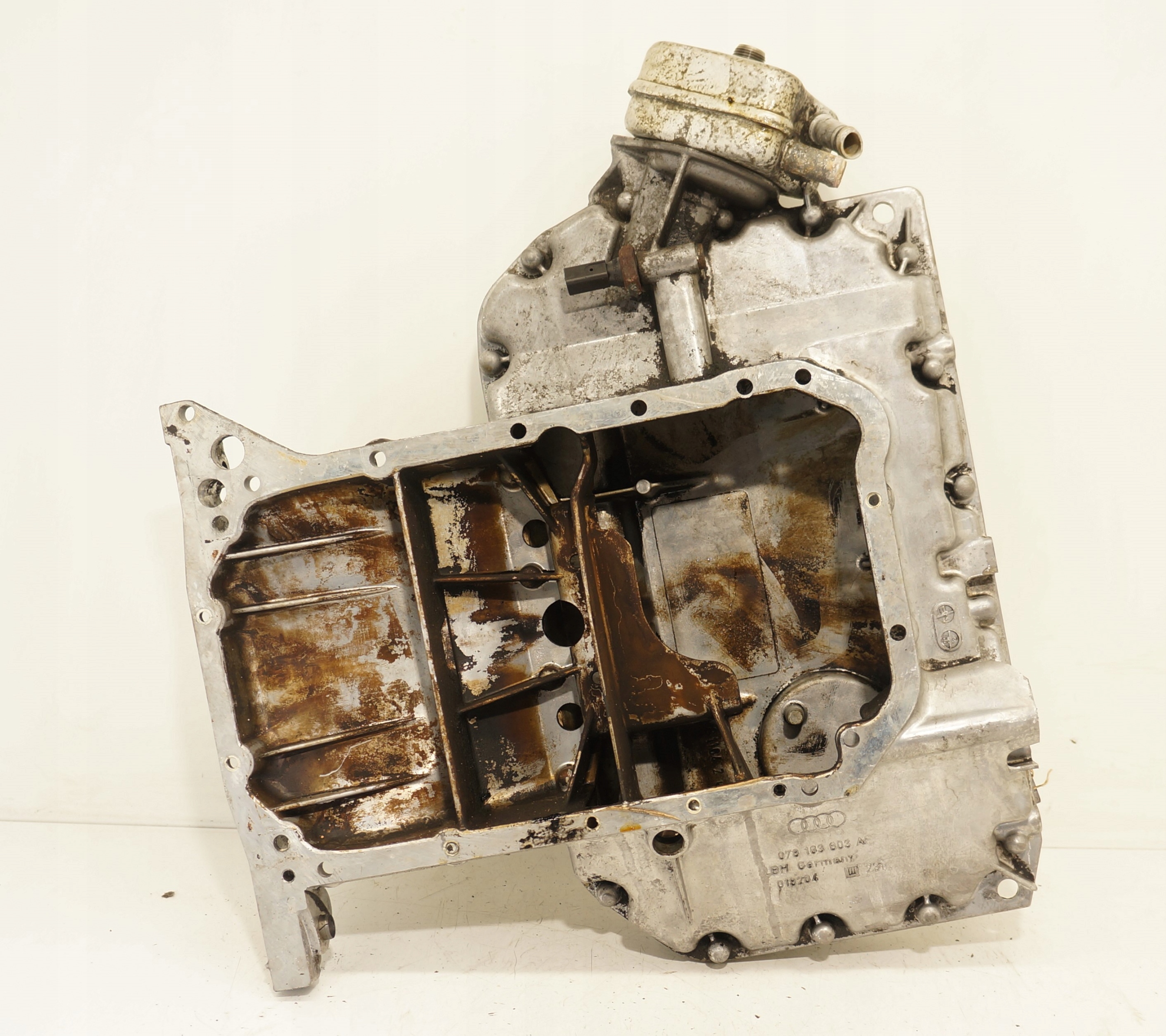 17294342180-6969201fcecca MISKA OLEJOWA AUDI A6 C5 2.4 V6 078103603AF