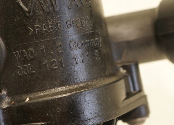 OBUDOWA TERMOSTATU VW GOLF VII TIGUAN A3 PASSAT 1,6 TDI CXX CAY 03L121111R