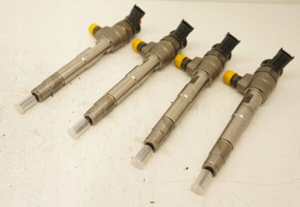 WTRYSKIWACZ WTRYSK MERCEDES RENAULT W177 CAPTUR 2 1,5 BLUE DCI 0445110800