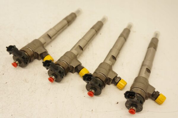 WTRYSKIWACZ WTRYSK MERCEDES RENAULT W177 CAPTUR 2 1,5 BLUE DCI 0445110800