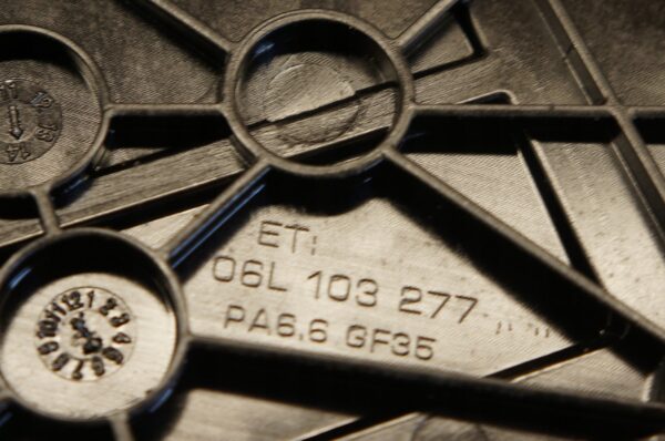 17314302867-69691edeb9129 OBUDOWA OSŁONA ROZRZĄDU VW JETTA PASSAT B7 GOLF 1,8 TSI CPR 06L103277