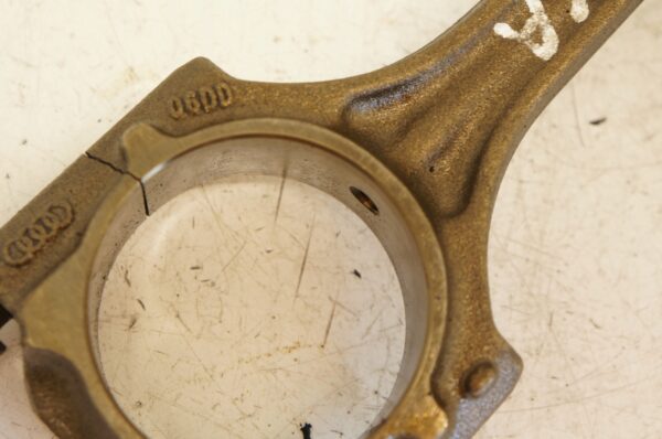 TŁOK Z KORBOWODEM AUDI A4 B7 A6 C6 2,0TFSI 82L143 06DD