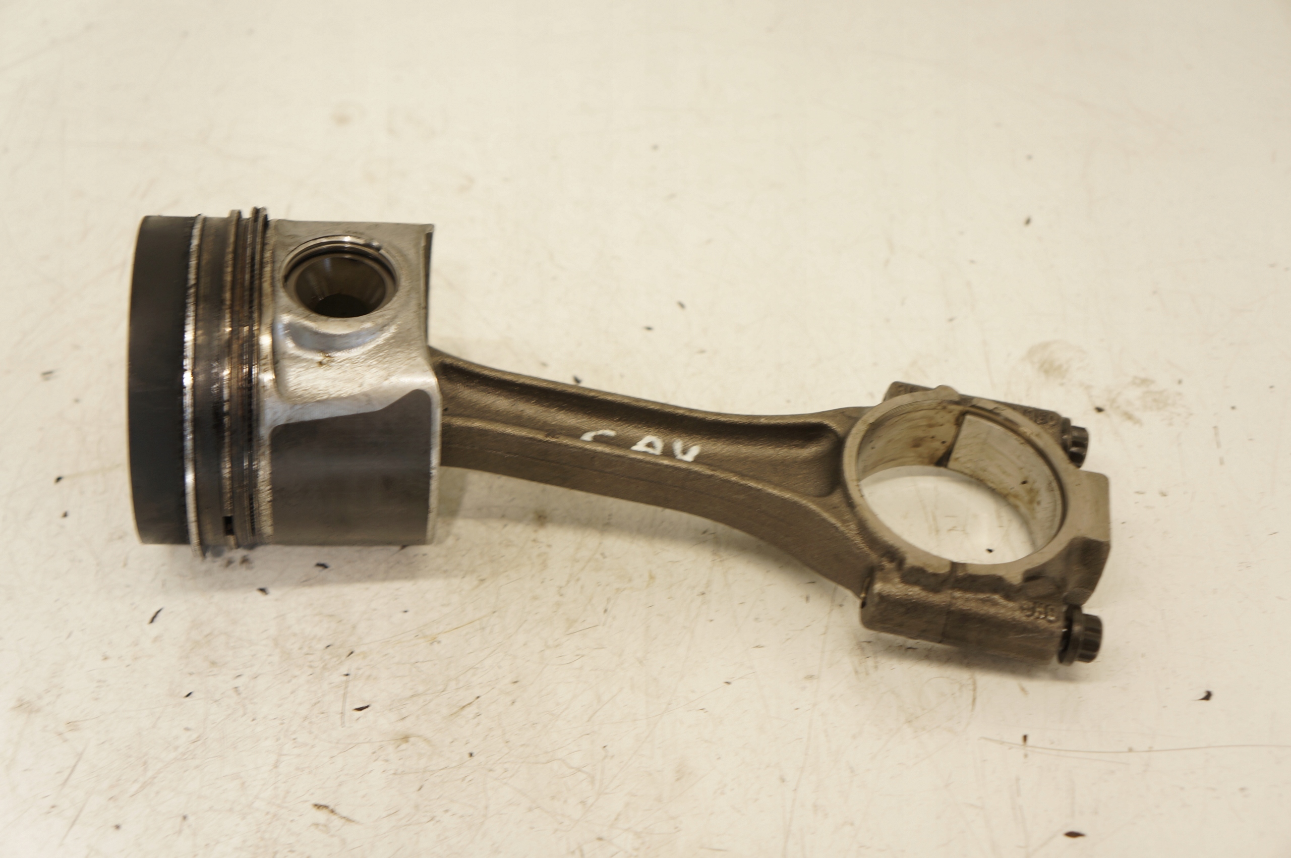 TŁOK KORBOWÓD VW GOLF VII TIGUAN A3 8V 1,6 TDI CLH CXX CAY 03LA DE