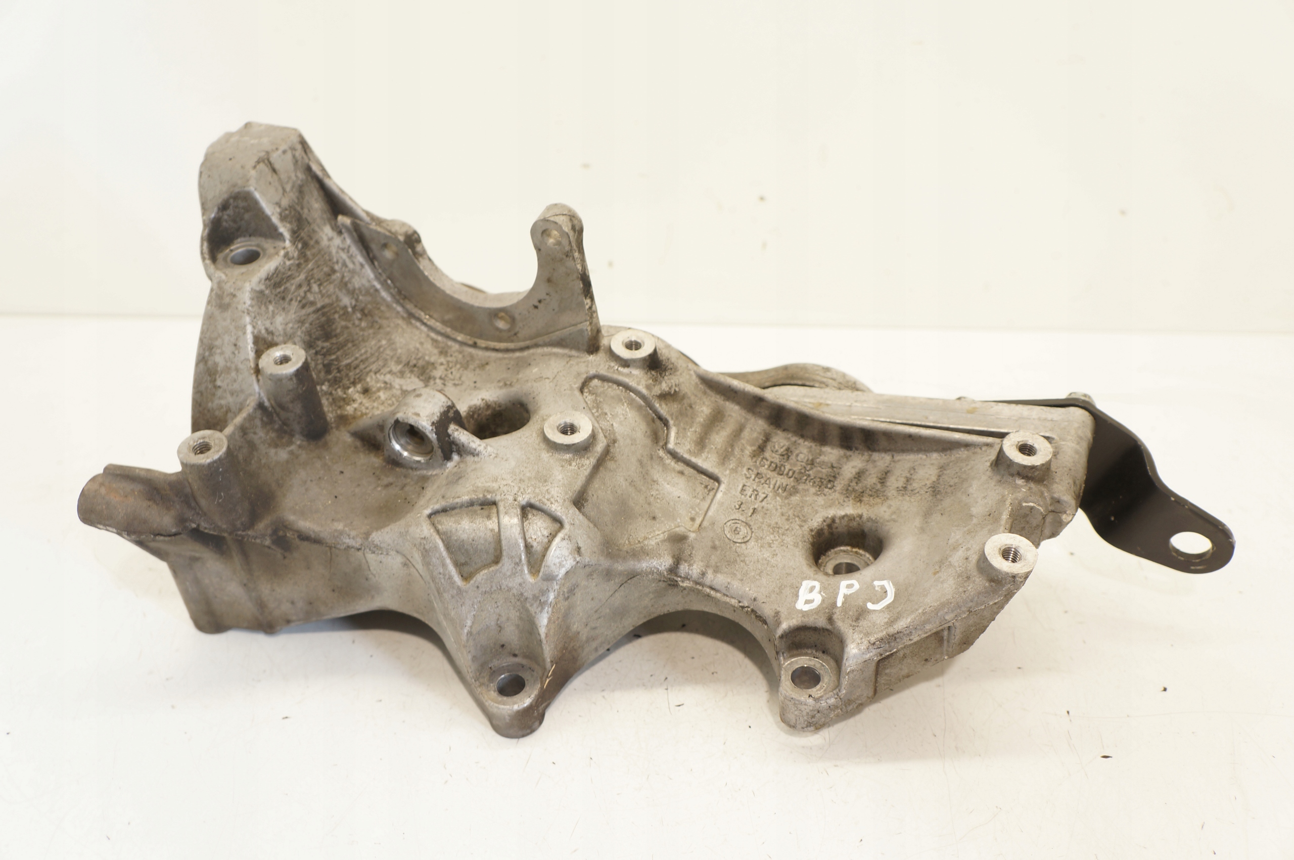 PODSTAWA ŁAPA ALTERNATORA AUDI A4 B7 A6 C6 2,0TFSI 06D903143D