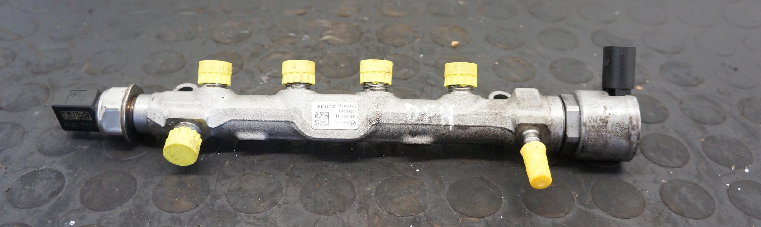 LISTWA WTRYSKOWA VW GOLF VII T-ROC PASSAT B8 1,6 2,0 TDI 04L089H 04L130764D