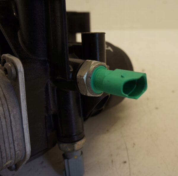 PODSTAWA FILTRA OLEJU VW GOLF VII T-ROC PASSAT B8 1,6 2,0 TDI 03N115389K