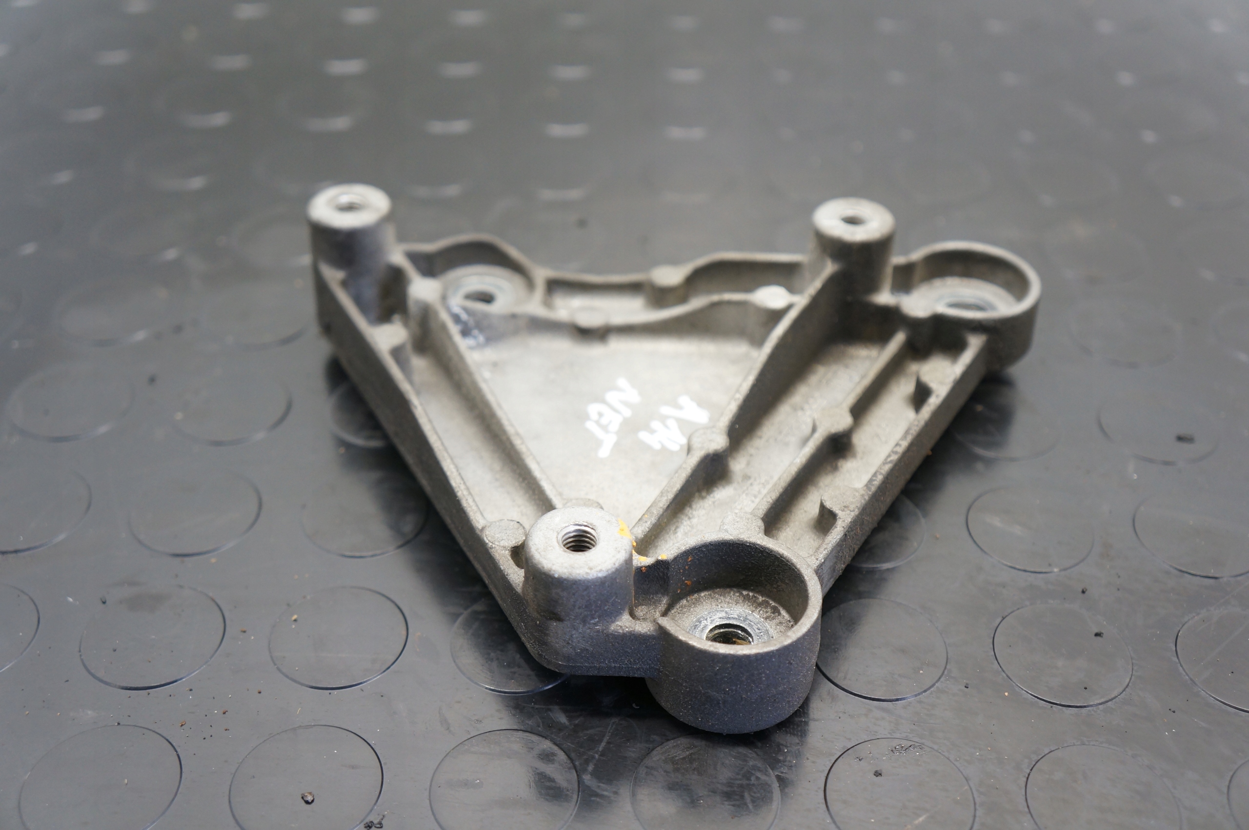 WSPORNIK ŁAPA KLIMATYZACJI OPEL CHEVROLET AMPERA VOLT ASTRA J 1,4 55567289