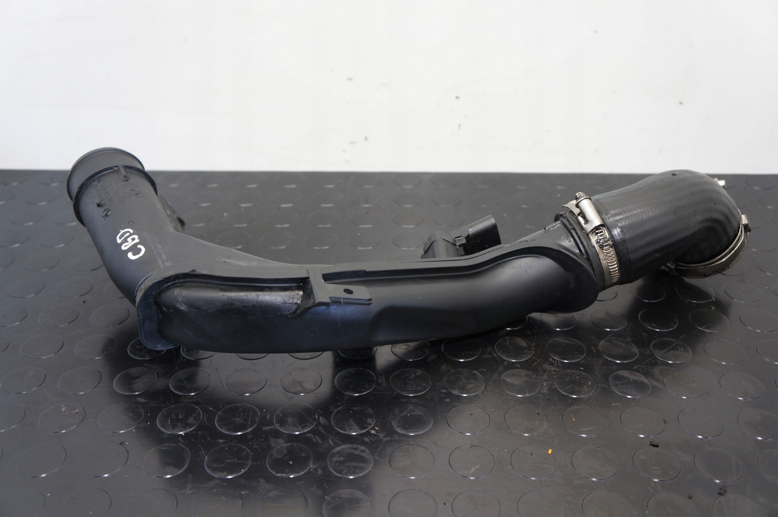 RURA PRZEWÓD POWIETRZA VW GOLF VI A4 B8 PASSAT B7 2,0 TDI 5N0145770A