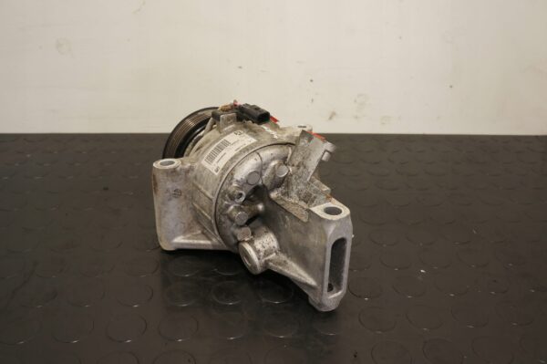 KOMPRESOR KLIMATYZACJI RENAULT MEGANE IV TALISMAN CLIO 1,5 DCI 926001571R