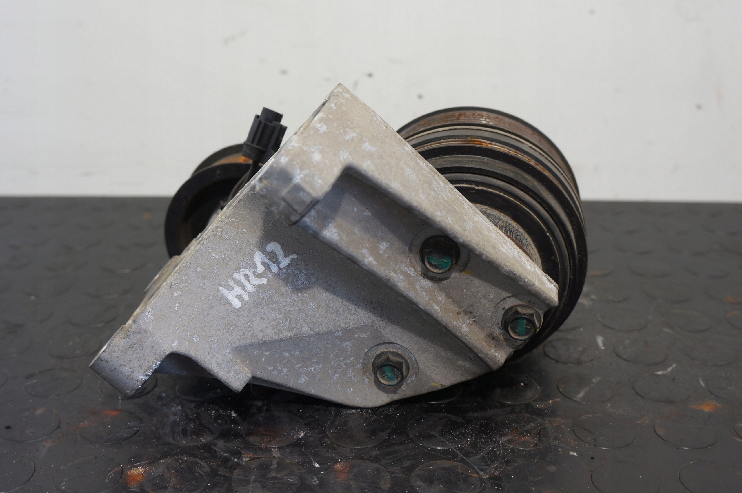 ŁAPA PODSTAWA KOŁO NISSAN NOTE E12 MICRA IV 1.2 HR12 HR12DDR KOMPRESOR