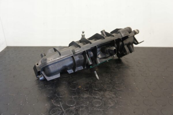 KOLEKTOR SSĄCY AUDI A4 B7 SEAT EXEO 2,0TFSI 06F133201N