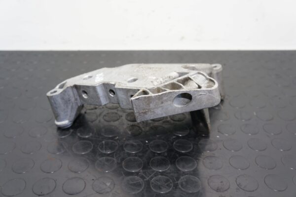 ŁAPA WSPORNIK SILNIKA VW GOLF V A3 8P PASSAT B6 2,0 TDI BMR 03G199207E