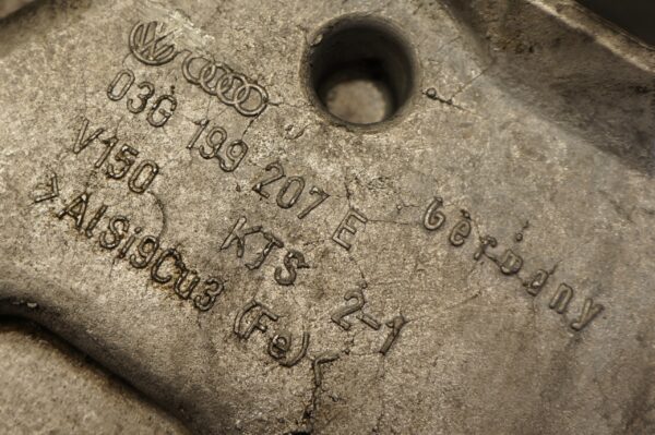 ŁAPA WSPORNIK SILNIKA VW GOLF V A3 8P PASSAT B6 2,0 TDI BMR 03G199207E