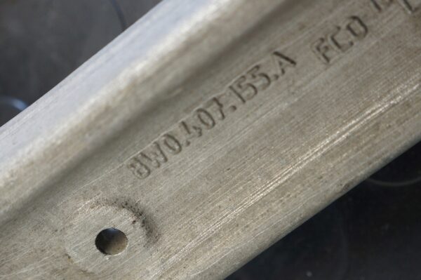 ZWROTNICA PIASTA WAHACZE LEWA AUDI A4 B9 A5 8W0407559 8W0407241F