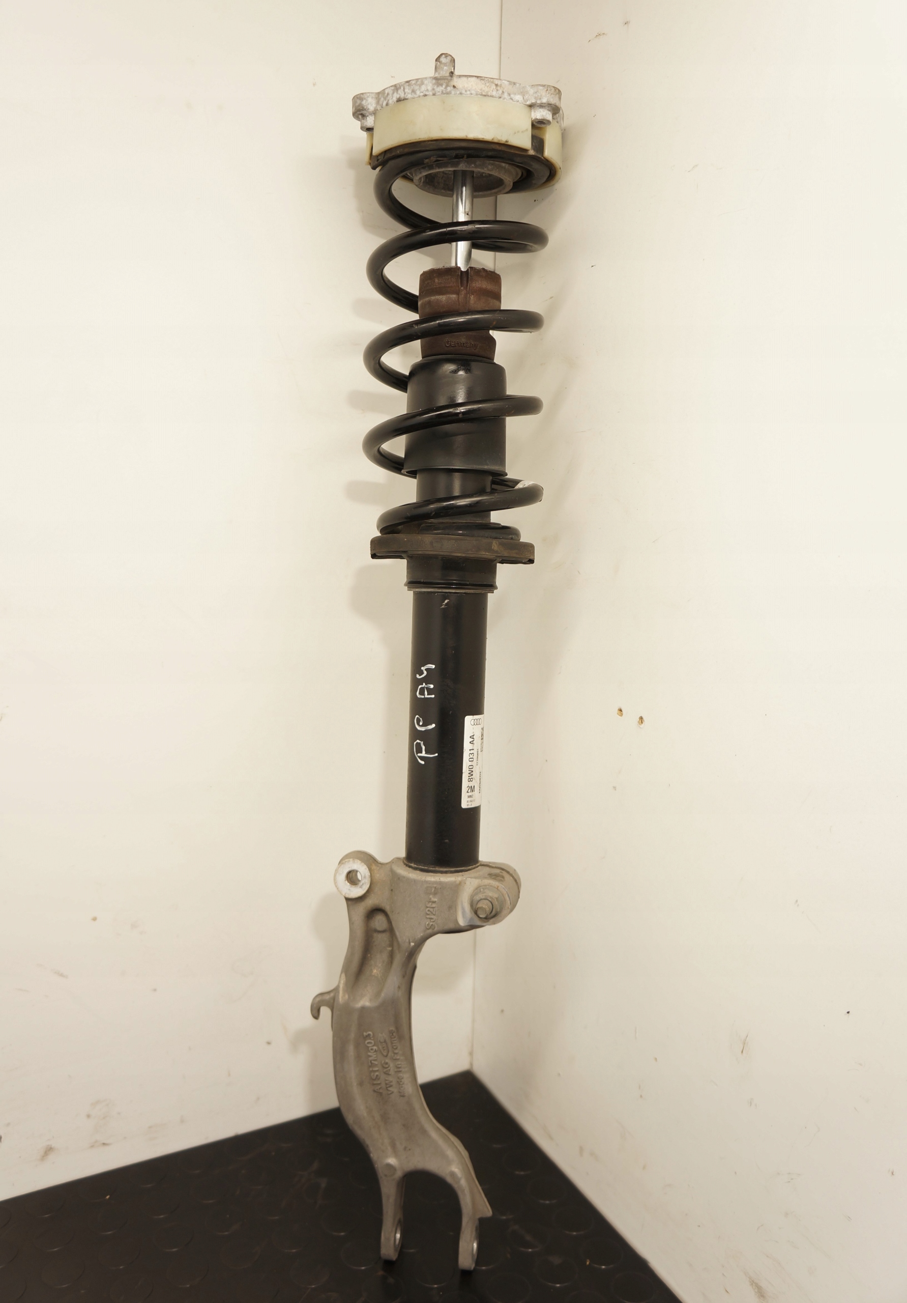 AMORTYZATOR PRAWY PRZÓD AUDI A4 B9 A5 8W0031AA