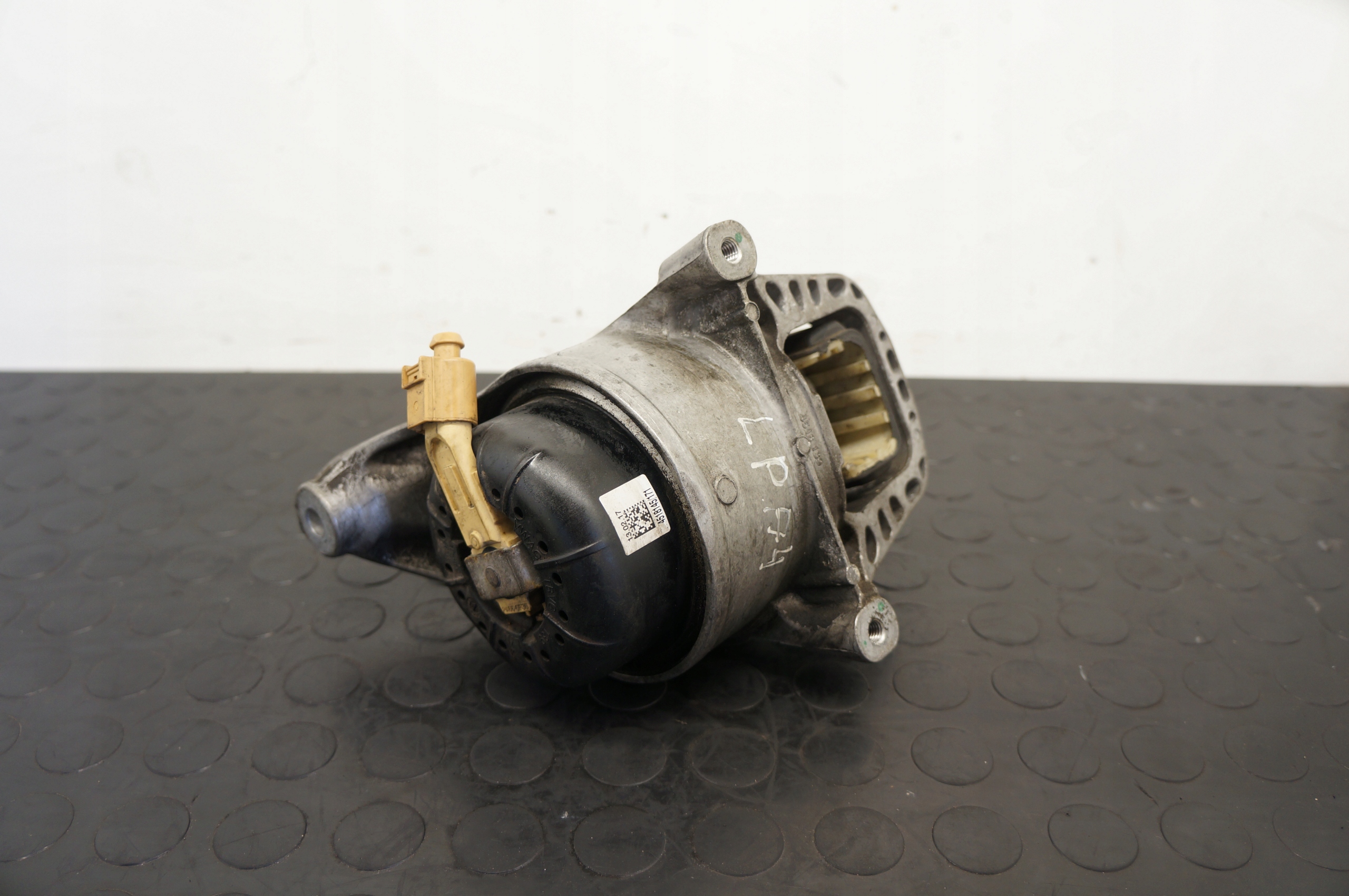 17500463742-696947b34b778 PODUSZKA SILNIKA LEWY PRZÓD CZUJNIK AUDI A4 B9 A5 8W0199371AT