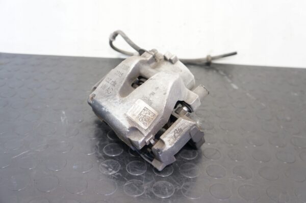 ZASISK HAMULCOWY LEWY PRZÓD AUDI A4 B9 A5 8W05DH