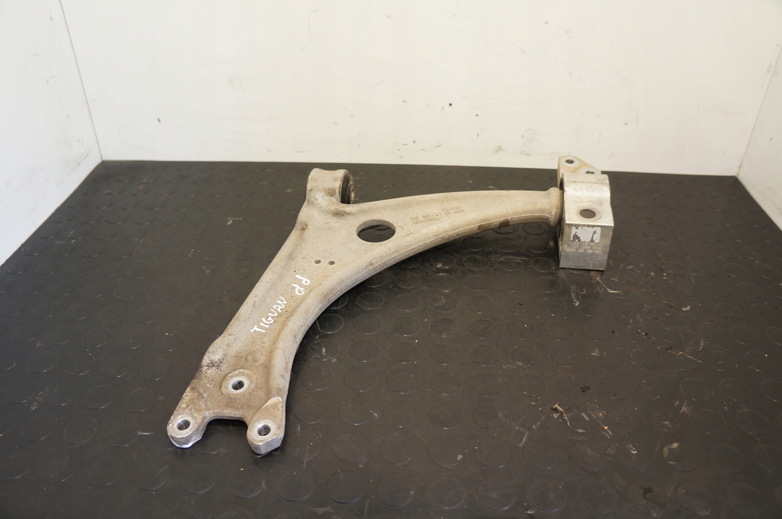 17517799675-6969469acbc86 WAHACZ LEWY VW TIGUAN AUDI Q3 3C0153D