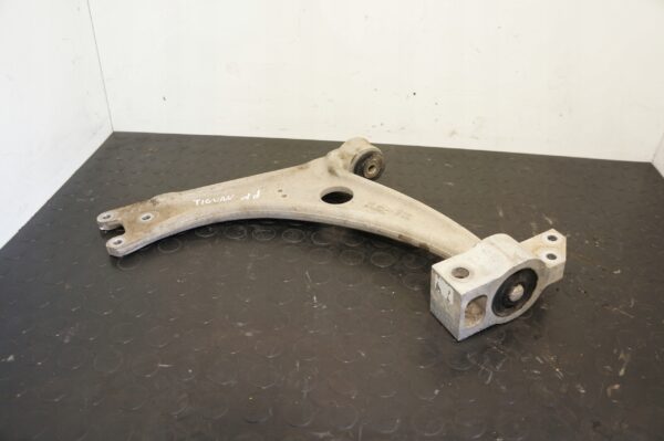 17517799675-6969469e2a63d WAHACZ LEWY VW TIGUAN AUDI Q3 3C0153D