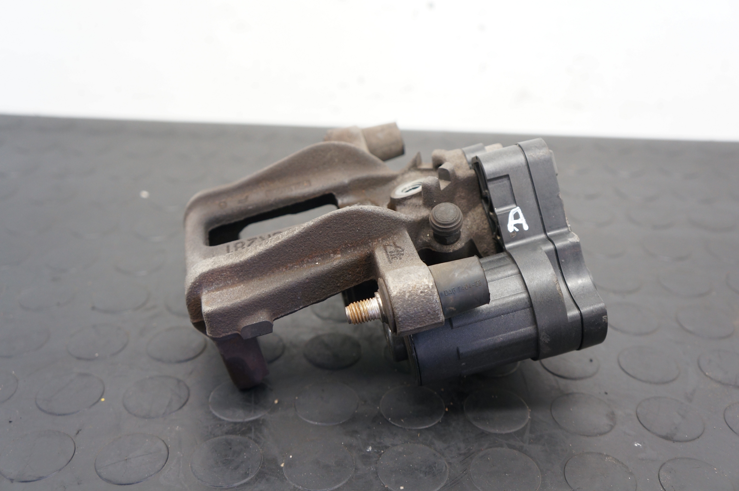 17526134227-696946019d1ab ZACISK HAMULCOWY LT SILNICZEK VW GOLF VIII LEON A3 OCTAVIA 5R3615405A