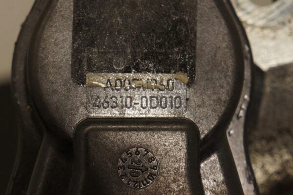 ZACISK HAMULCOWY LEWY TYŁ TOYOTA YARIS IV LT 1,5 HYBRID 46310-0D010