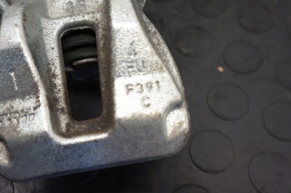 ZACISK HAMULCOWY PRAWY TYŁ TOYOTA YARIS IV LT 1,5 HYBRID 46310-0D010