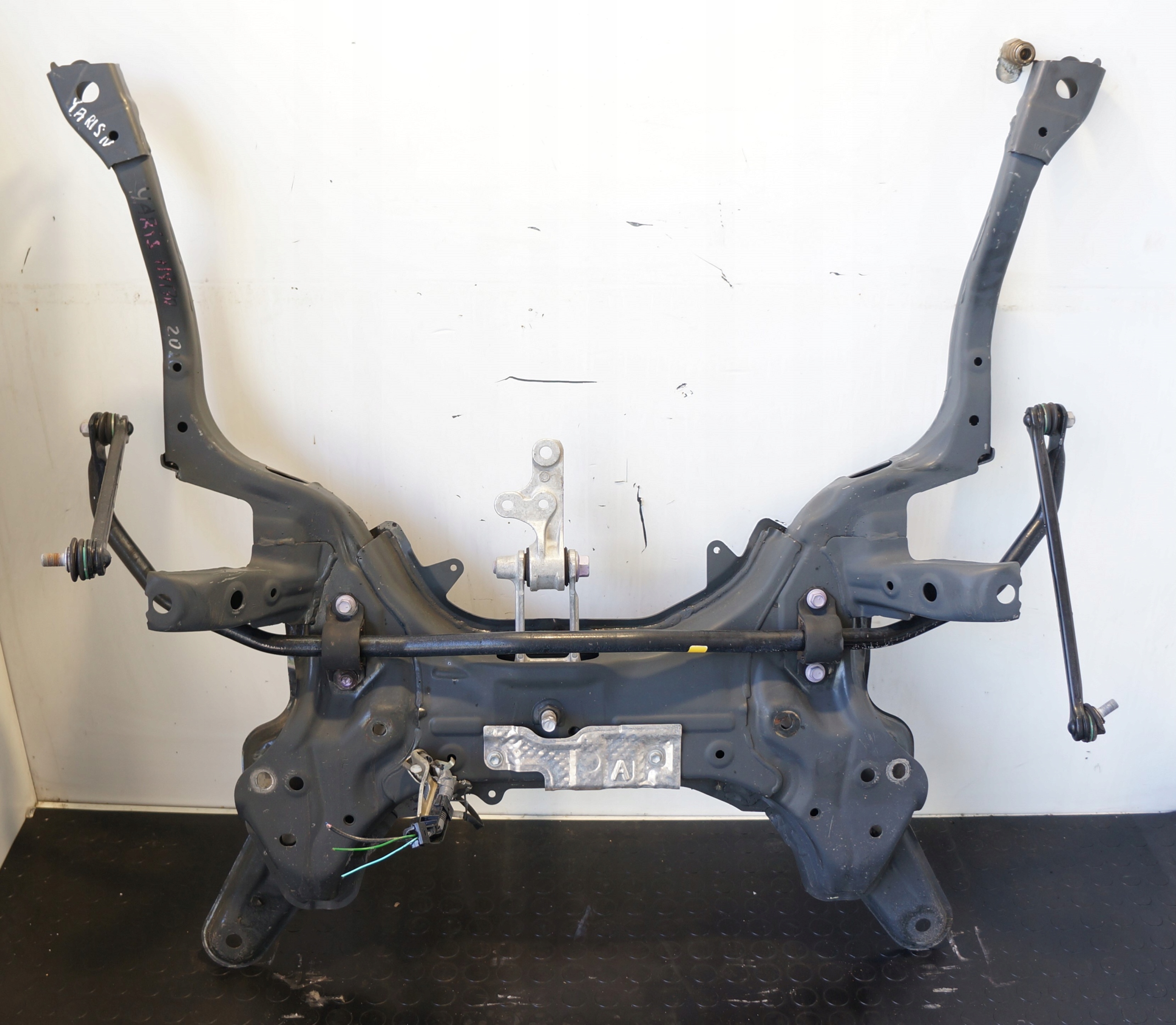 17533598952-6969451048ada BELKA SANKI WÓZEK TOYOTA YARIS IV 1,5 HYBRID