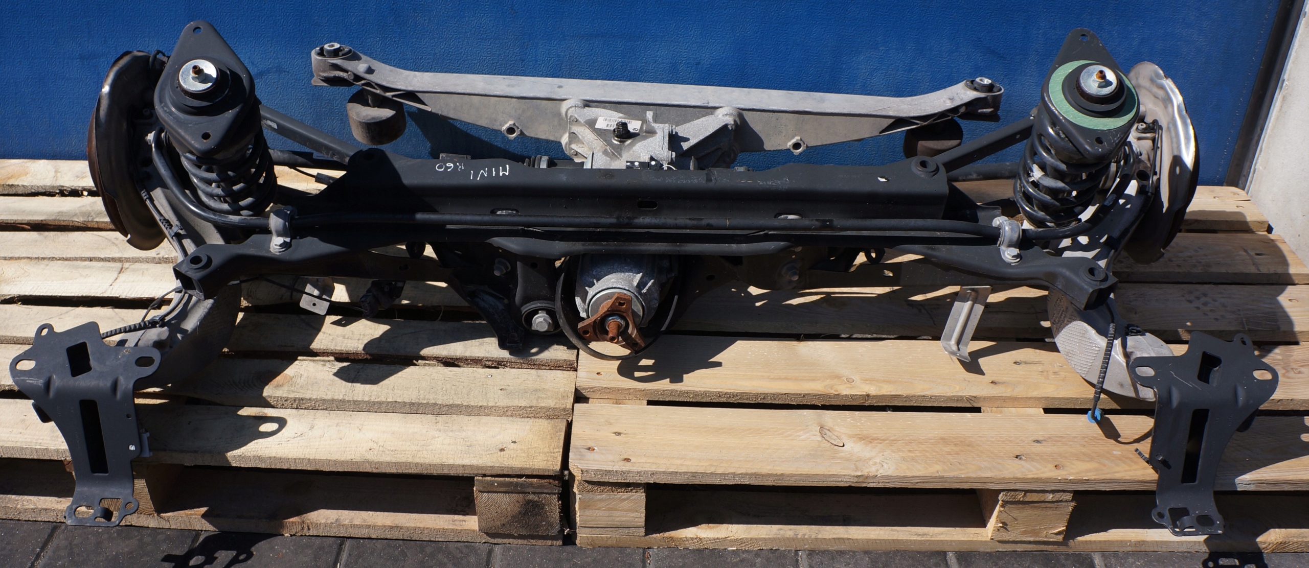 BELKA ZAWIESZENIA AMRYTYZATORY DYFER TYŁ MINI COOPER R61 R60 2.0D 9806010